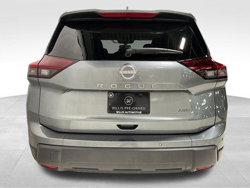 Used 2025 Nissan Rogue SV AWD/4WD image 6