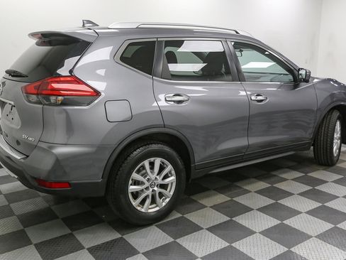 Used 2017 Nissan Rogue SV w/ SV Premium Package AWD/4WD image 8