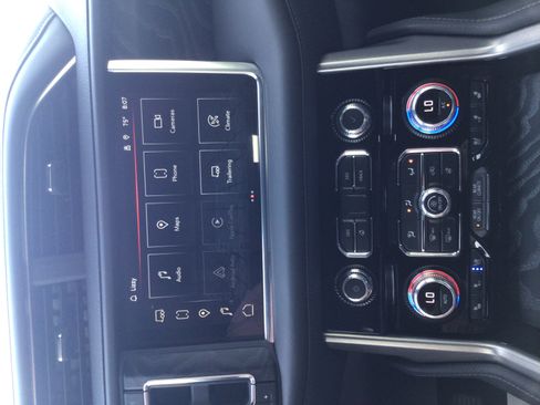 Used 2024 GMC Yukon Denali w/ Advanced Technology Package AWD/4WD image 25