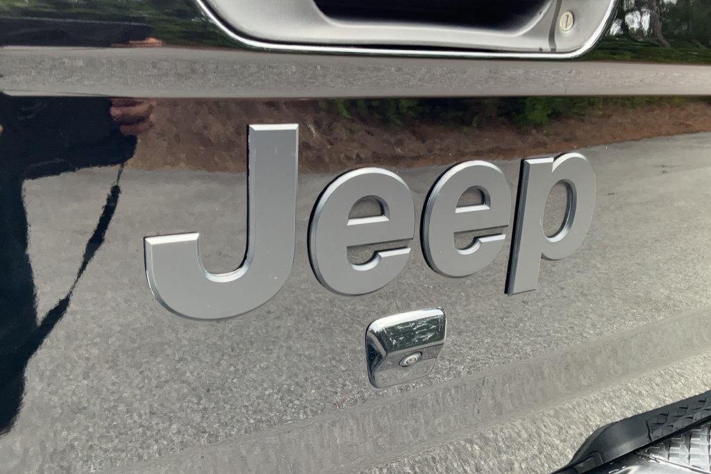 Used 2023 Jeep Gladiator Sport AWD/4WD image 25
