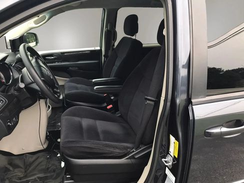 Used 2014 Dodge Grand Caravan SE w/ Quick Order Package 29E SE FWD image 9