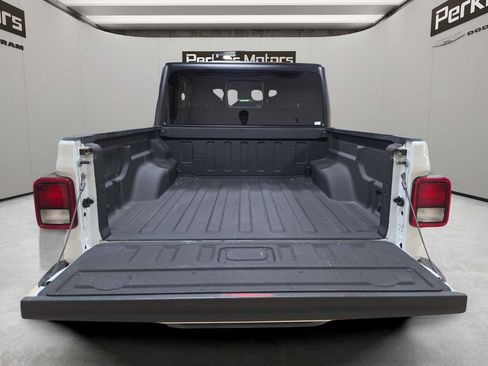 Certified 2025 Jeep Gladiator Sport AWD/4WD image 11