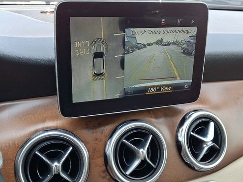 Used 2019 Mercedes-Benz GLA 250 4MATIC image 21