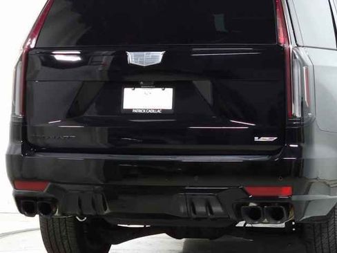 Used 2023 Cadillac Escalade V w/ LPO, ONYX Package image 11