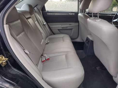 Used 2005 Chrysler 300 Touring image 15