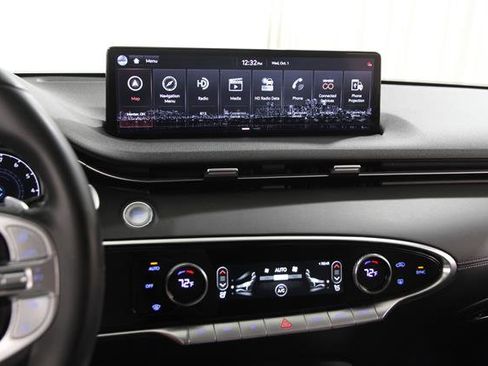 Certified 2022 Genesis GV70 2.5T image 9