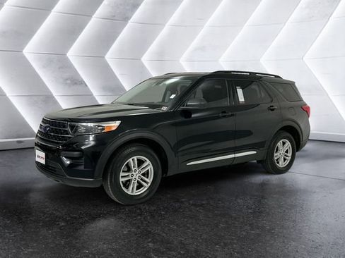 Used 2020 Ford Explorer XLT w/ Comfort Package AWD/4WD image 3