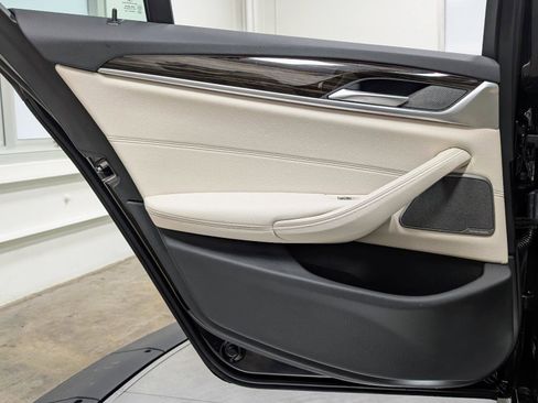 Used 2023 BMW 540i xDrive w/ M Sport Package image 17