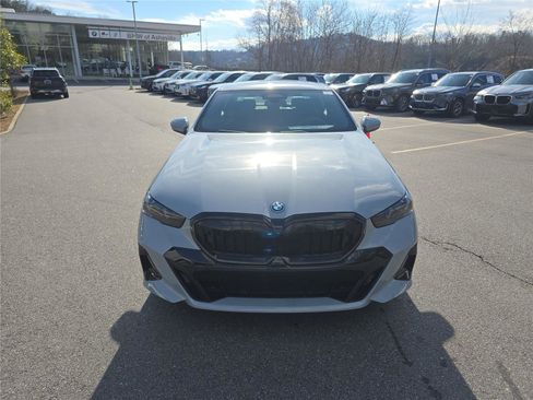 New 2026 BMW 550e xDrive AWD/4WD image 9