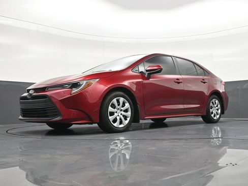 Used 2025 Toyota Corolla LE FWD image 26