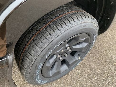 New 2026 RAM 1500 4x4 Crew Cab image 10