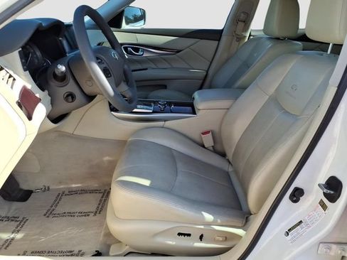 Used 2011 INFINITI M37 w/ Premium Pkg RWD image 4