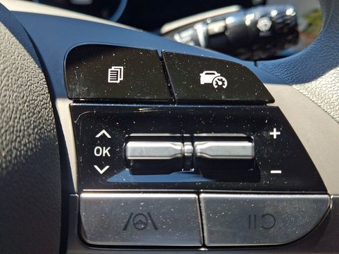 Used 2024 Hyundai Elantra SEL FWD image 22