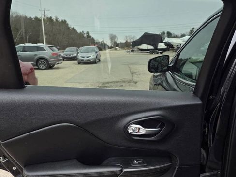 Used 2015 Jeep Cherokee Limited image 15