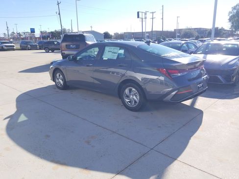 New 2026 Hyundai Elantra SE image 5