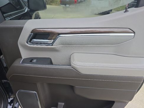 Used 2022 Chevrolet Silverado 1500 LT Trail Boss w/ Convenience Package II image 16