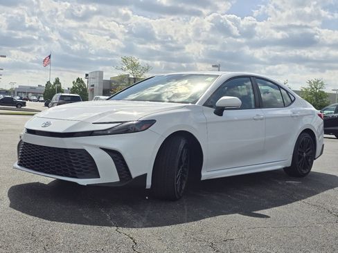 Certified 2025 Toyota Camry SE FWD image 11