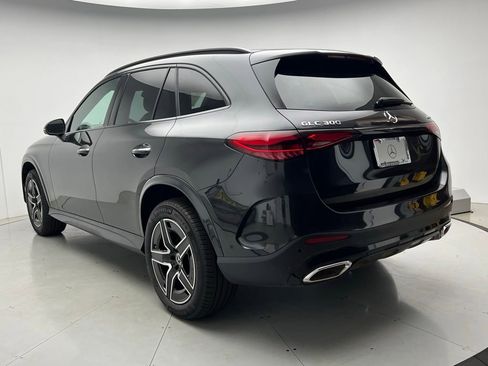 Used 2025 Mercedes-Benz GLC 300 4MATIC image 4