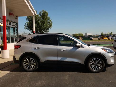Used 2020 Ford Escape Titanium AWD/4WD image 4
