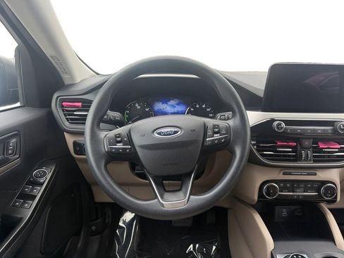 Used 2022 Ford Escape SE image 16
