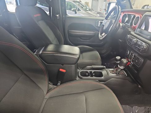 Used 2021 Jeep Wrangler Unlimited Rubicon w/ Cold Weather Group AWD/4WD image 10