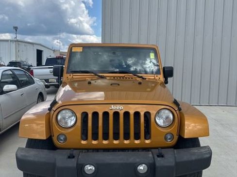 Used 2014 Jeep Wrangler Unlimited Rubicon w/ Connectivity Group AWD/4WD image 2