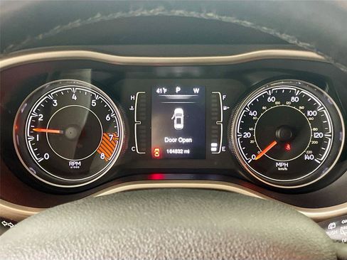 Used 2014 Jeep Cherokee Latitude w/ Cold Weather Group FWD image 18