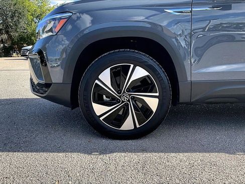 Certified 2024 Volkswagen Taos SE image 13