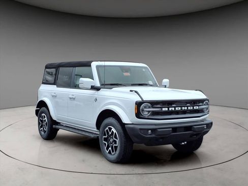 Used 2024 Ford Bronco Outer Banks image 10