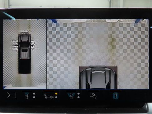 Used 2024 Chevrolet Silverado 2500 LT w/ Midnight Edition image 17