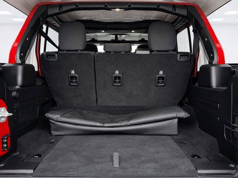 Used 2024 Jeep Wrangler Unlimited image 9