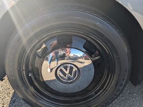 Used 2013 Volkswagen Beetle 2.5 image 22