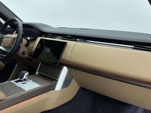 Used 2025 Land Rover Range Rover Long Wheelbase SE image 46