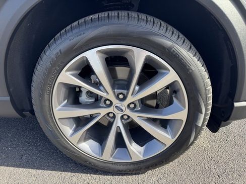 Used 2025 Ford Explorer Platinum w/ Ultimate Package image 9