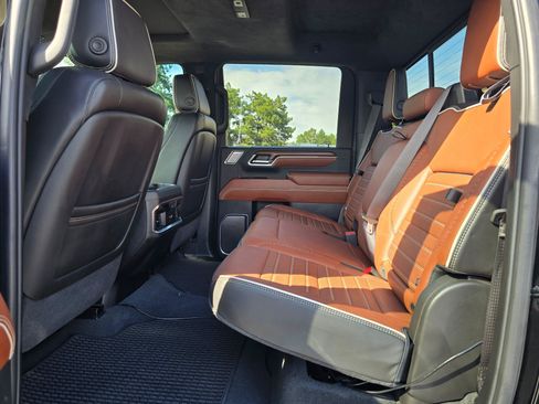 Used 2024 GMC Sierra 3500 Denali Ultimate AWD/4WD image 12