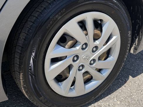 Used 2018 Hyundai Elantra SE w/ Cargo Package FWD image 28