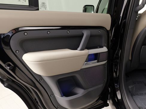 Used 2022 Land Rover Defender 110 SE image 33