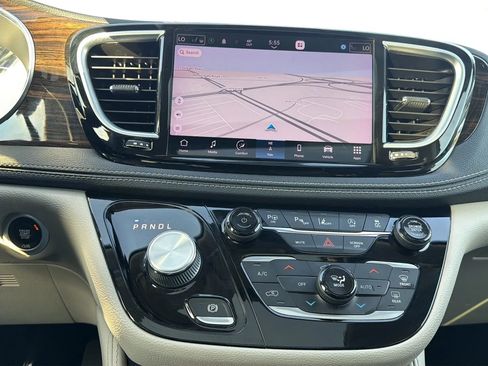 Used 2022 Chrysler Pacifica Limited image 88