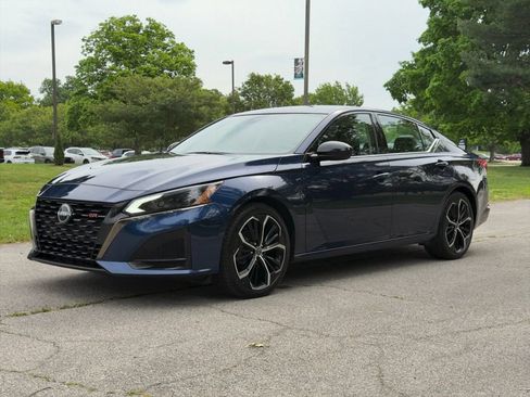 Used 2023 Nissan Altima 2.5 SR FWD image 9