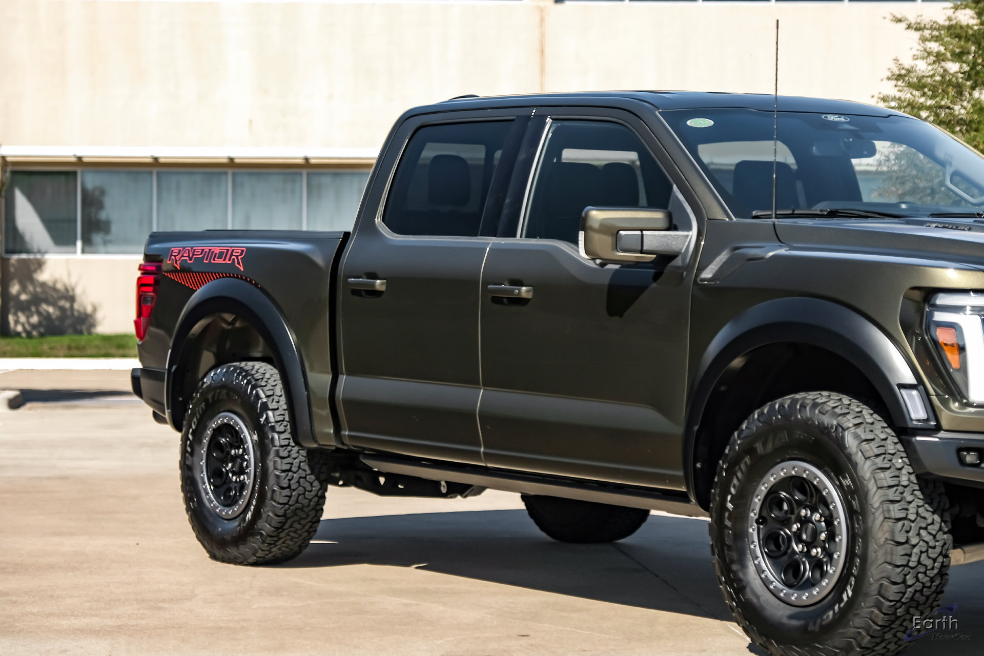 Used 2025 Ford F150 Raptor AWD/4WD image 25