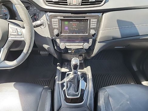 Used 2019 Nissan Rogue SL w/ Premium Package AWD/4WD image 16