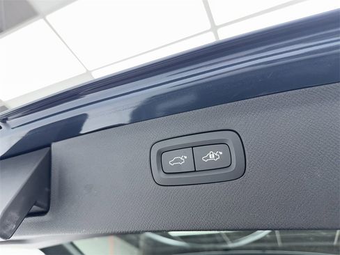 Used 2018 Volvo XC90 T5 Momentum w/ Convenience Package image 16