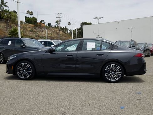 Used 2026 BMW 550e xDrive w/ Premium Package AWD/4WD image 24