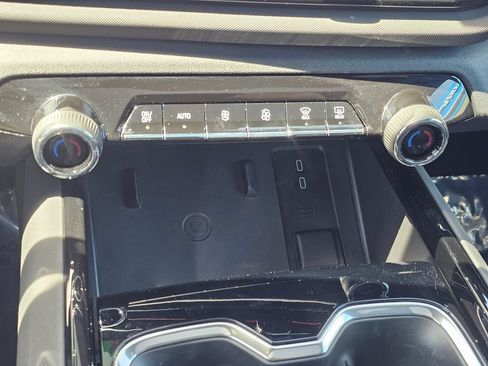 Used 2025 Chevrolet Silverado EV RST AWD/4WD image 32