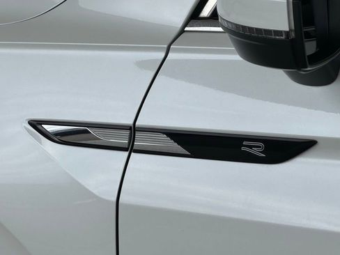 Used 2022 Volkswagen Tiguan SEL R-Line image 5
