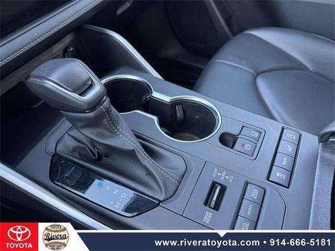 Used 2022 Toyota Highlander XLE image 22