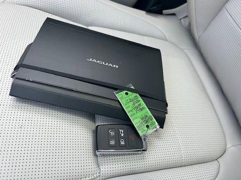 New 2026 Jaguar F-PACE R-Dynamic S image 32