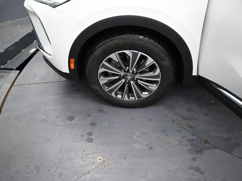 Used 2024 Buick Envision Preferred image 15