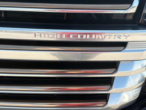 Used 2024 Chevrolet Suburban High Country w/ Advanced Technology Package AWD/4WD image 11
