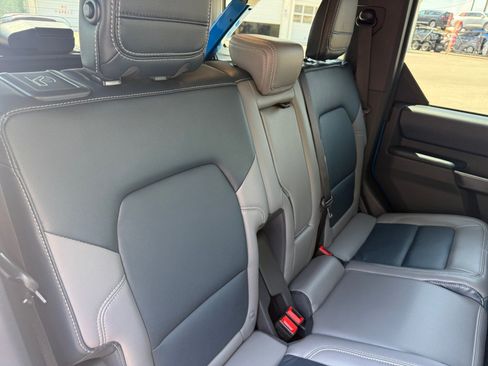Used 2024 Ford Bronco Outer Banks AWD/4WD image 18